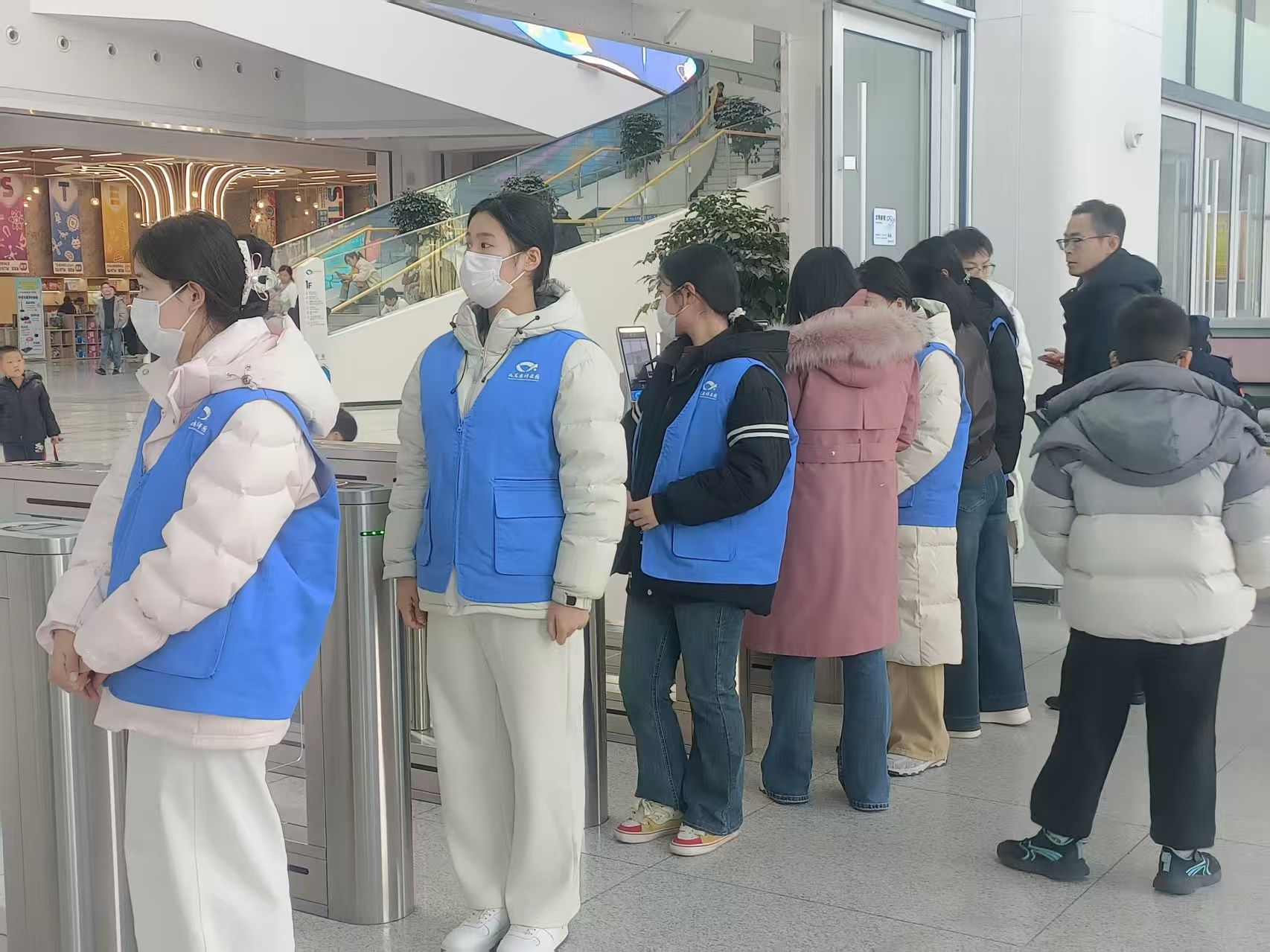 政法青协开展山东省科技馆志愿活动